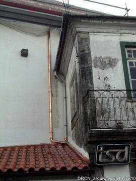 Ligação de tubo do queda ao existente