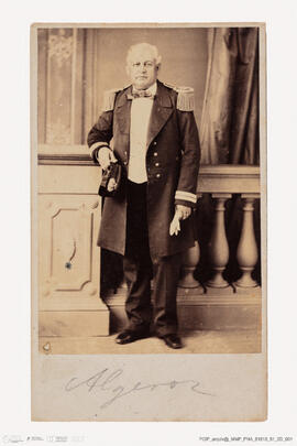 Álbum com retratos de membros das famílias reais