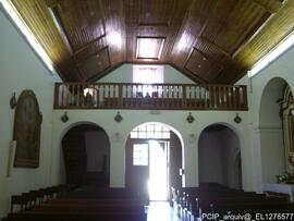 Nave central e coro alto