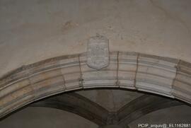 Pedra de armas no arco (interior)