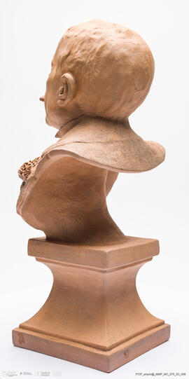 Busto Eça de Queiróz