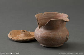 Urna cinerária com testo