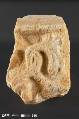 Capitel Românico decorativa vegetalista