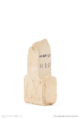 Fragmento com inscrição 16XI