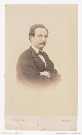 Álbum fotográfico - Álbum de fotografias com retratos de familiares da rainha D. Maria Pia