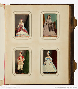 Álbum com fotografias do Baile de Máscaras de Carnaval de Fevereiro de 1865 no Paço Real da Ajuda