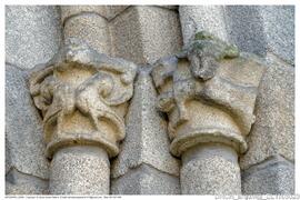 Entrada lateral – Capitéis
