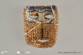 Máscara de palha e vime