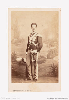 Álbum com retratos de membros das famílias reais europeias