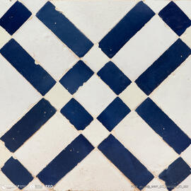 Azulejo padrão enxaquetado azul e branco