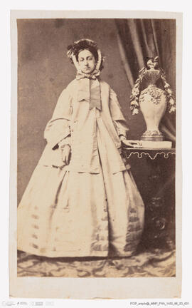 Álbum fotográfico - Álbum de fotografias com retratos de familiares da rainha D. Maria Pia