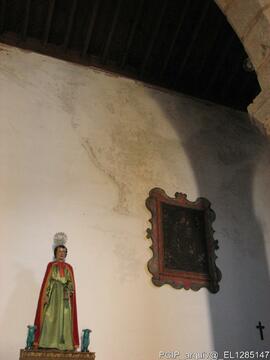 Parede no interior da igreja
