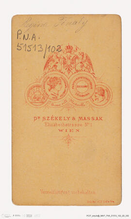 Álbum com retratos de membros das famílias reais