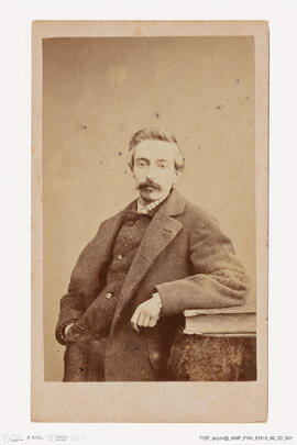 Álbum com retratos de membros das famílias reais