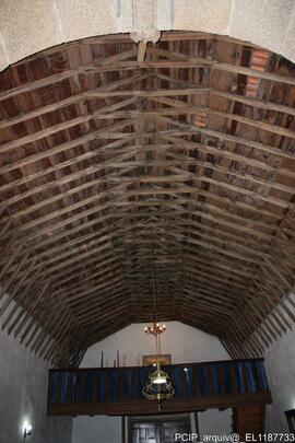 Fotografia interior: altar, pulpito, tetos, esculturas, coro alto, moiliario, objetos liturgicos ...