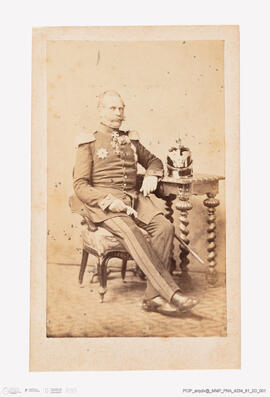 Álbum com retratos de membros das famílias reais europeias