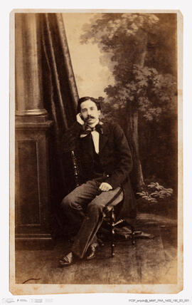 Álbum fotográfico - Álbum de fotografias com retratos de familiares da rainha D. Maria Pia