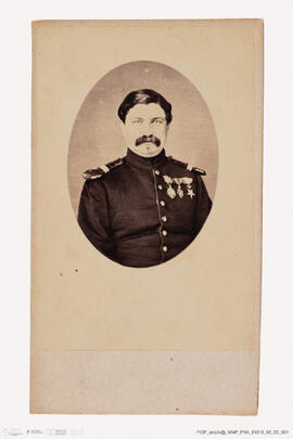 Álbum com retratos de membros das famílias reais