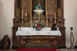 Fotografia interior: altar, pulpito, tetos, esculturas, coro alto, moiliario, objetos liturgicos ...