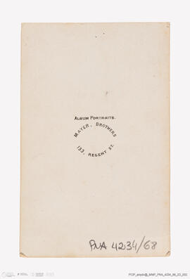 Álbum com retratos de membros das famílias reais europeias