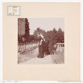 Fotografia - Retrato - Viagens Reais – Itália – Jardim - Princesa Helena de França, Duquesa de Aosta