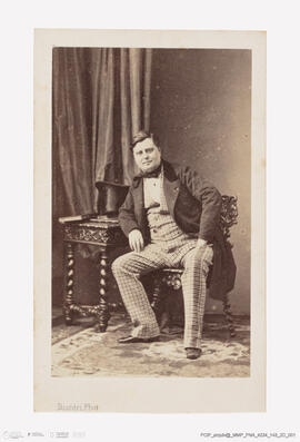 Álbum com retratos de membros das famílias reais europeias