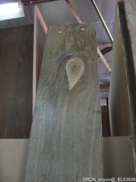 Restauro tábuas do soalho em oficina