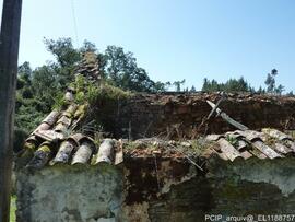 Fotografia das ruinas da capela