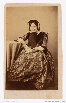 Álbum fotográfico - Álbum de fotografias com retratos de familiares da rainha D. Maria Pia