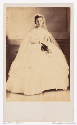 Álbum com fotografias do Baile de Máscaras de Carnaval de Fevereiro de 1865 no Paço Real da Ajuda