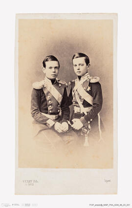 Álbum com retratos de membros das famílias reais europeias