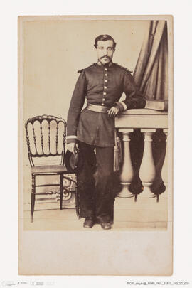 Álbum com retratos de membros das famílias reais