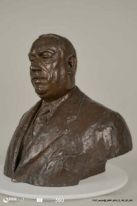 Busto do Comendador Alberto Pimenta Machado