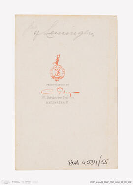 Álbum com retratos de membros das famílias reais europeias