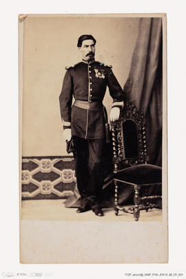 Álbum com retratos de membros das famílias reais