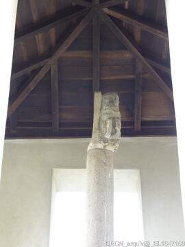 Coluna com escultura “Nossa Senhora da Piedade”