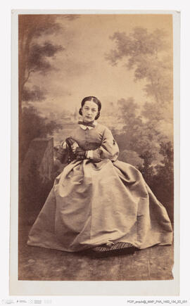 Álbum fotográfico - Álbum de fotografias com retratos de familiares da rainha D. Maria Pia