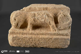 Capitel de Portal decorativa de animais Românico