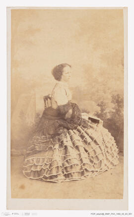 Álbum fotográfico - Álbum de fotografias com retratos de familiares da rainha D. Maria Pia