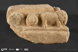 Capitel de Portal decorativa de animais Românico