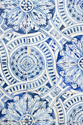 Azulejo padrão plátano azul e branco