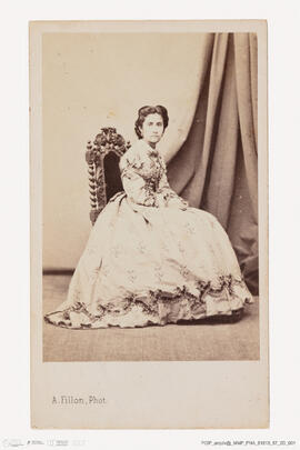 Álbum com retratos de membros das famílias reais