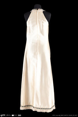 Traje usado por Amália Rodrigues num concerto em Cannes