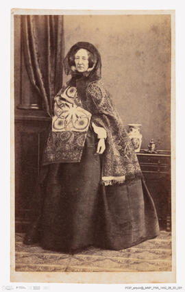 Álbum fotográfico - Álbum de fotografias com retratos de familiares da rainha D. Maria Pia