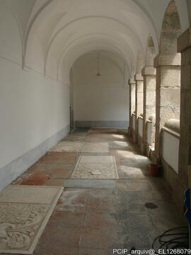 Corredor lado interior do claustro
