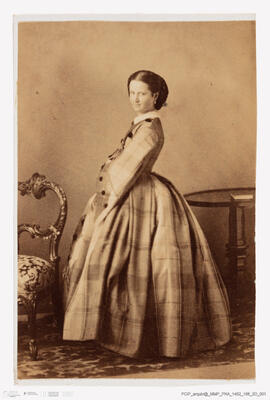 Álbum fotográfico - Álbum de fotografias com retratos de familiares da rainha D. Maria Pia