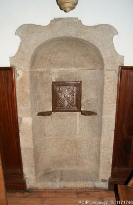 Fotografia do imovel: mobiliario. esculturas, pinturas, elementos arquitectonicos, portas, janelas.