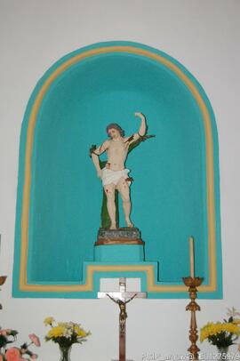 Altar-mor com imagem escultórica de S. Sebastião