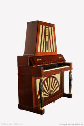 Piano em forma de Pirâmide