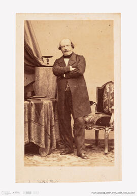 Álbum com retratos de membros das famílias reais europeias